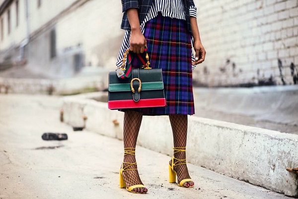 Sandały czy klapki? – wybierz modne buty na lato!
